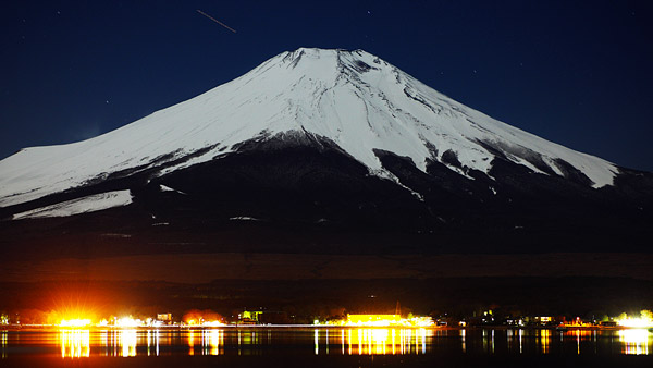 Picture of Mt Fuji at night in Japan.