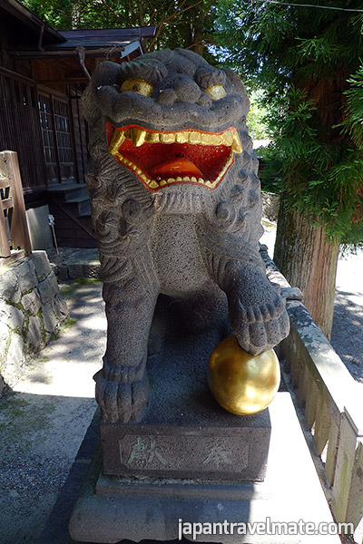 Koma-inu (lion-dog) statue at Shizume-jijna, Narai-juku