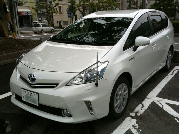 Toyota Prius Alpha (Full car shot)