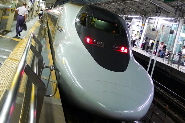 JR West shinkansen 700 series - JR West Hikari Rail Star service.