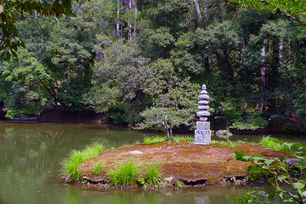 A small pagoda ornament in the Anmintaku Pond of the Kinkakuji Grounds.