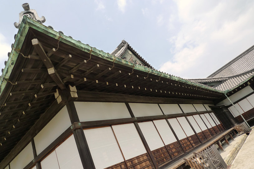 Close-up of Nijo-jo palace building
