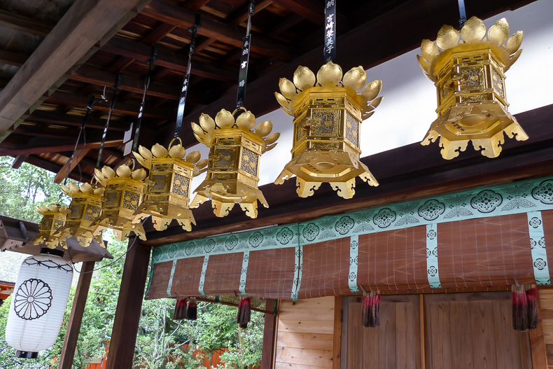 Tsuri-tourou (sponsored hanging lanterns)