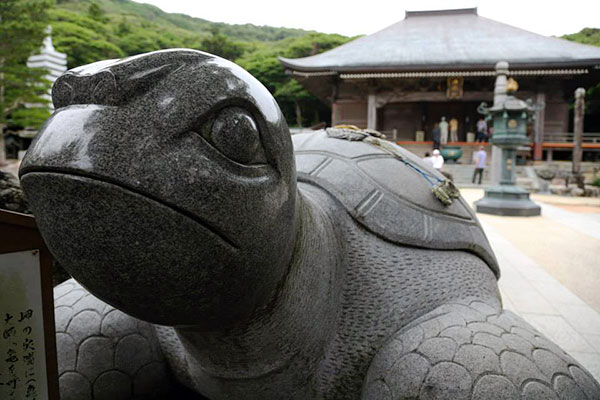 Sea turtle statue at Kongōfuku-ji Temple
