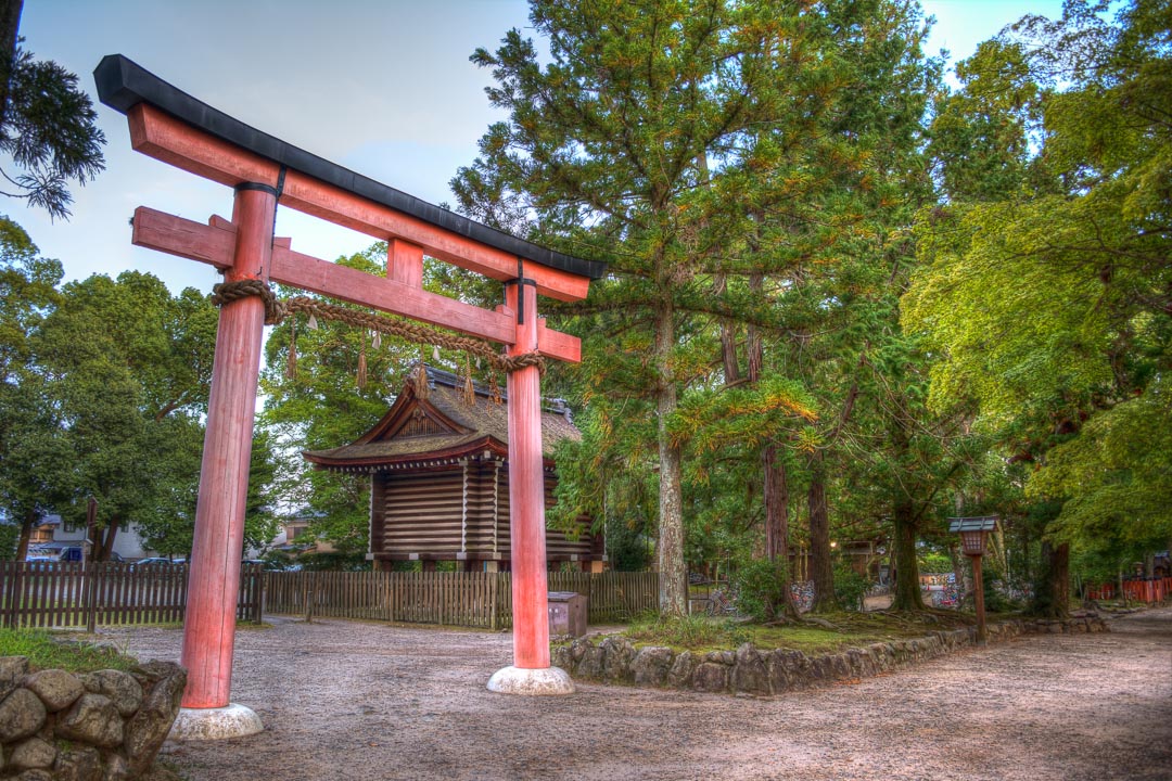 Kamo-wake-ikazuchi-jinja (Kamigamo-jinja): San-no-torii and Azekura store house (HDR photo)