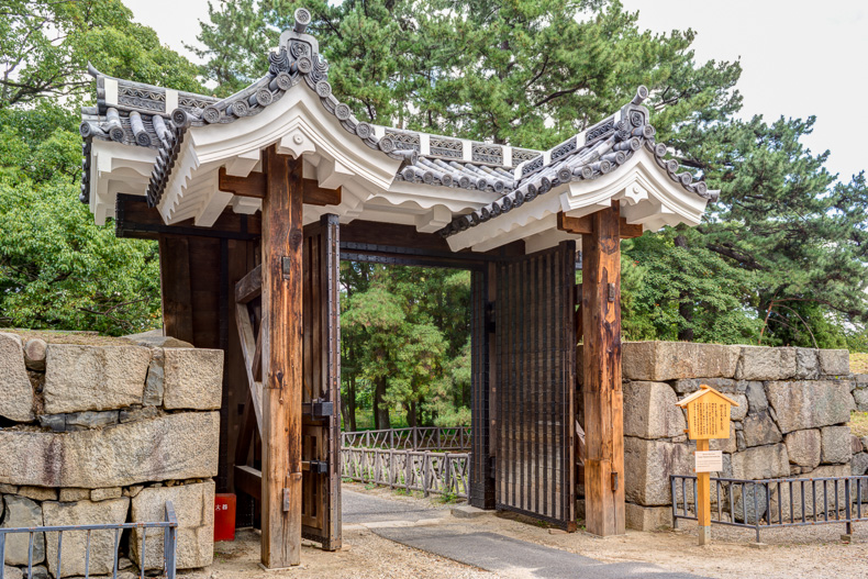 Former Ninomaru East Second Gate 「Kyūni Ninomaru Higashi-no-mon, 旧二之丸東二之門」 (HDR Photo)