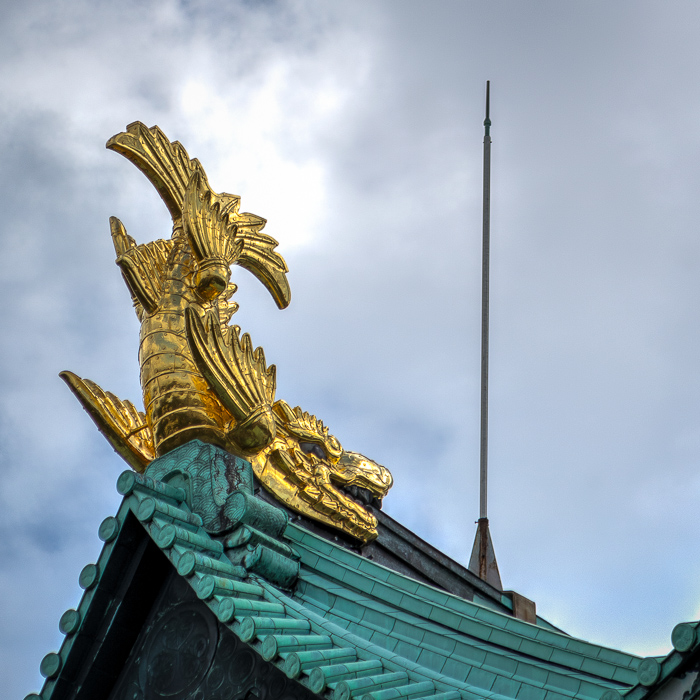 Kinshachi 「金鯱」 on top of Nagoya Castle (HDR Photo)