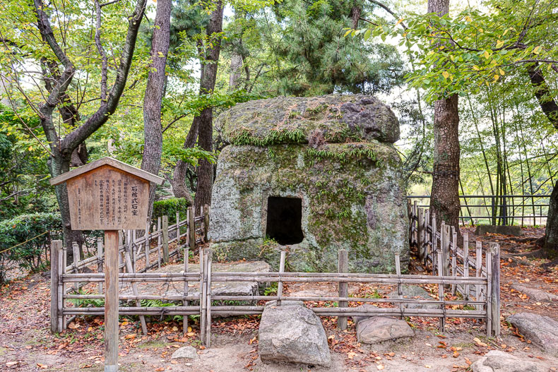 Sealed stone burial vault 「Sekkan-shiki Sekishitsu, 石棺式石室」 (HDR Photo)