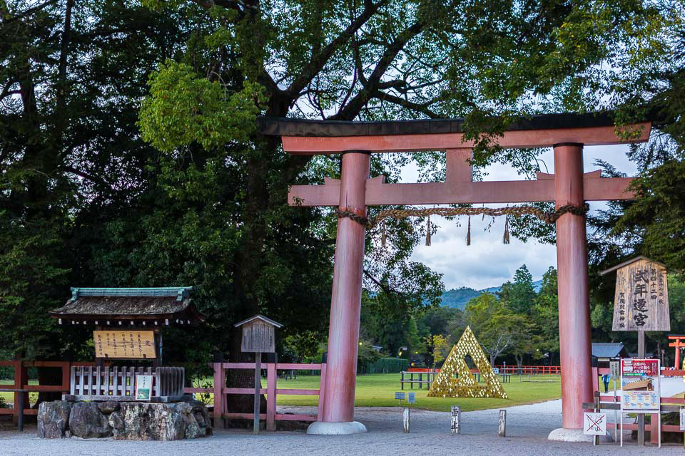 Main entrance to Kamigamo-jinja: First shrine gate 「Ichi-no-torii」