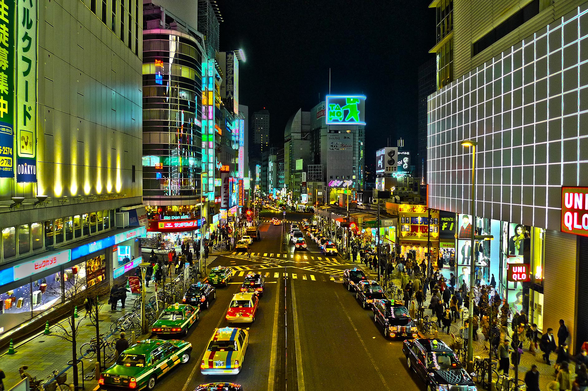 Shinjuku, Tokyo at night (HDR Photo)