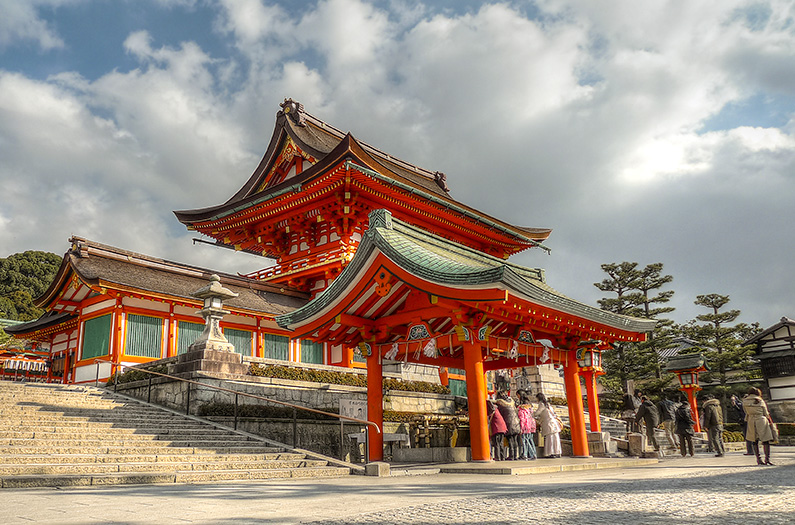 Shrine & Temple Architecture: The Tower Gate (at Fushimi Inari Shrine in Kyoto – HDR Photo)
